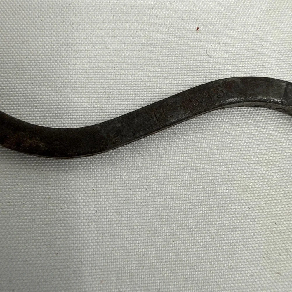 The Unbranded Brand antique shaped